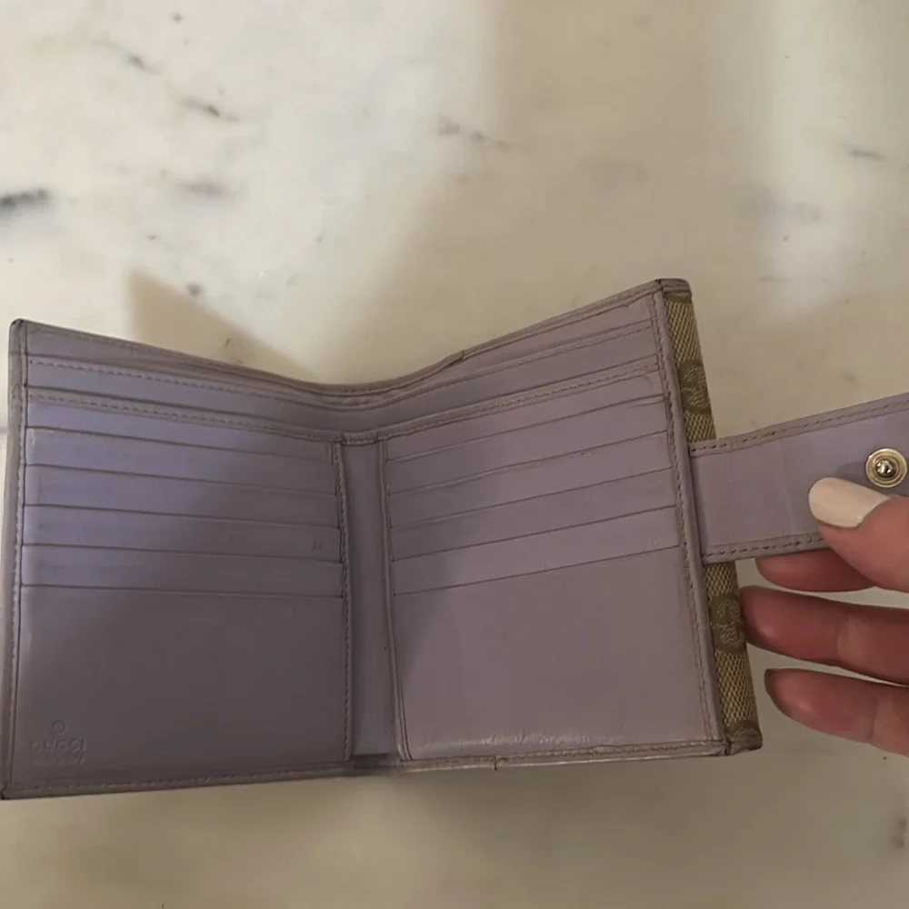 Gucci Lilac Trim Wallet - Picture 9 of 14